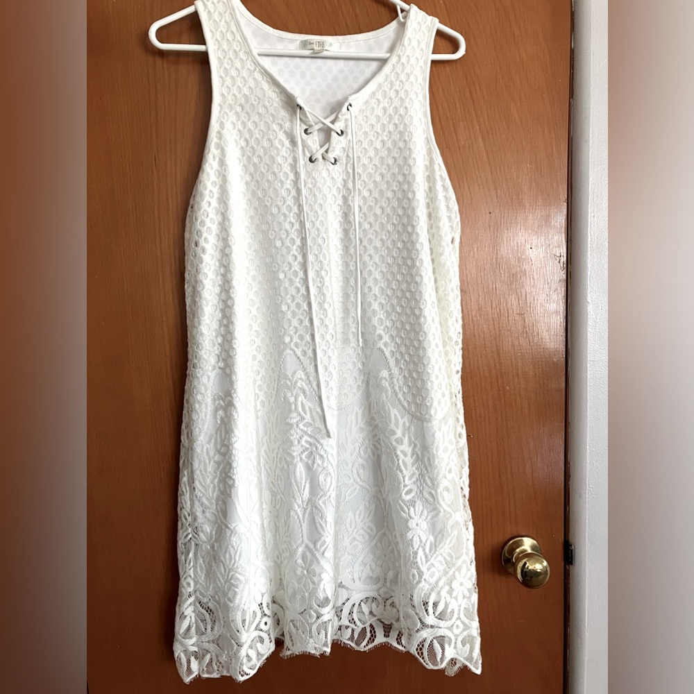 💗5/$25!💗 BEAUTIFUL WHITE LACY SLEEVELESS SUMMER DRESS FULLY LINED-MEDIUM
